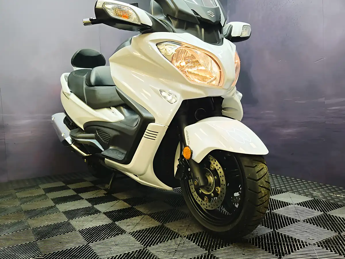 Used 2017 Suzuki Burgman an 650 Executive White - Interior and Exterior details 20