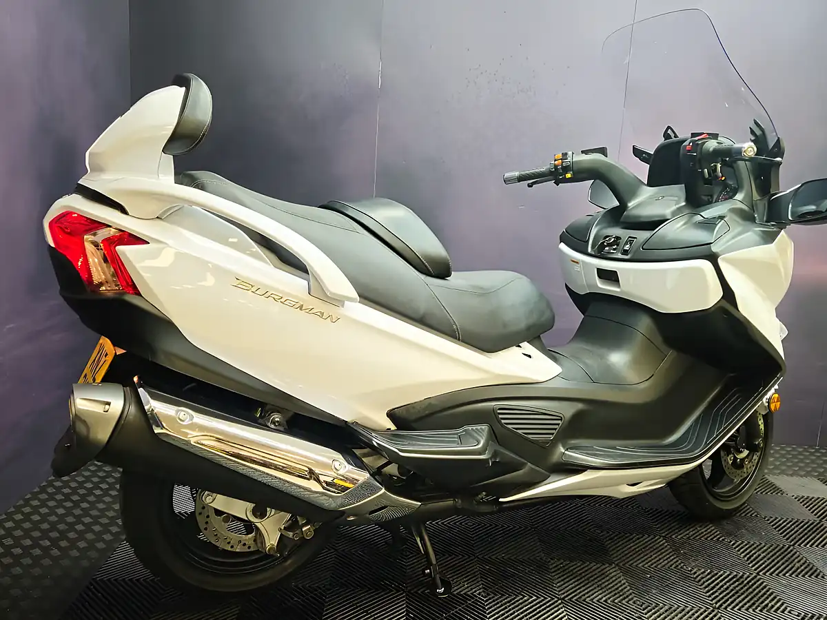 Used 2017 Suzuki Burgman an 650 Executive White - Interior and Exterior details 3