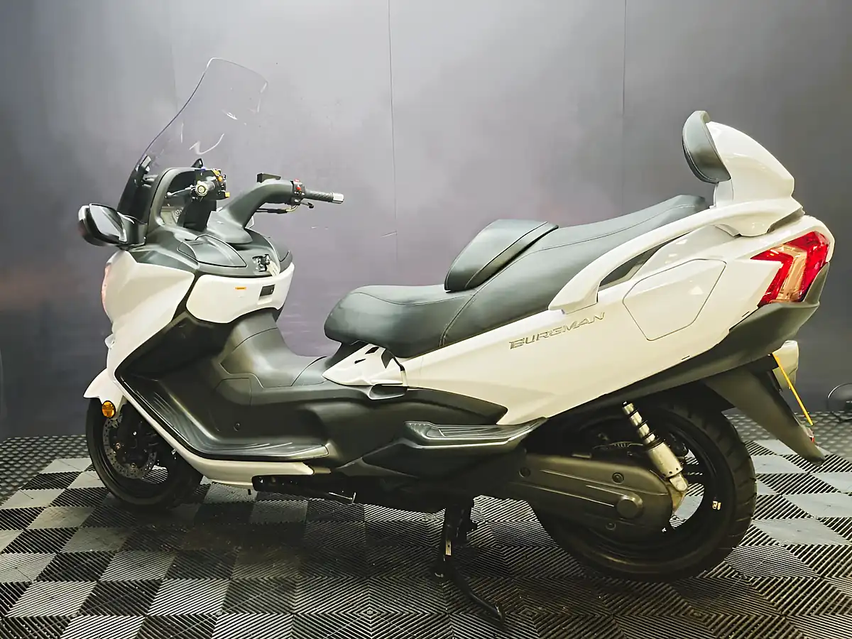 Used 2017 Suzuki Burgman an 650 Executive White - Interior and Exterior details 4