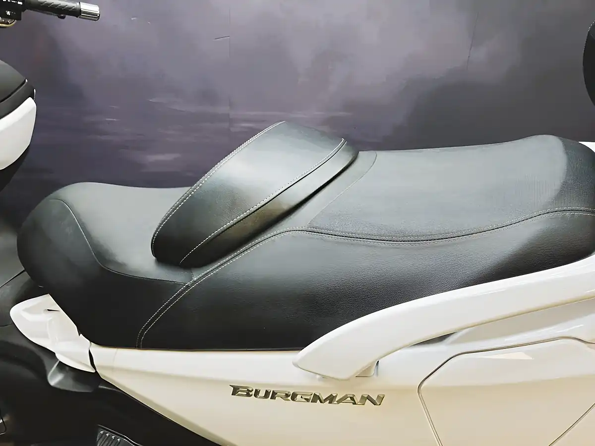 Used 2017 Suzuki Burgman an 650 Executive White - Interior and Exterior details 7
