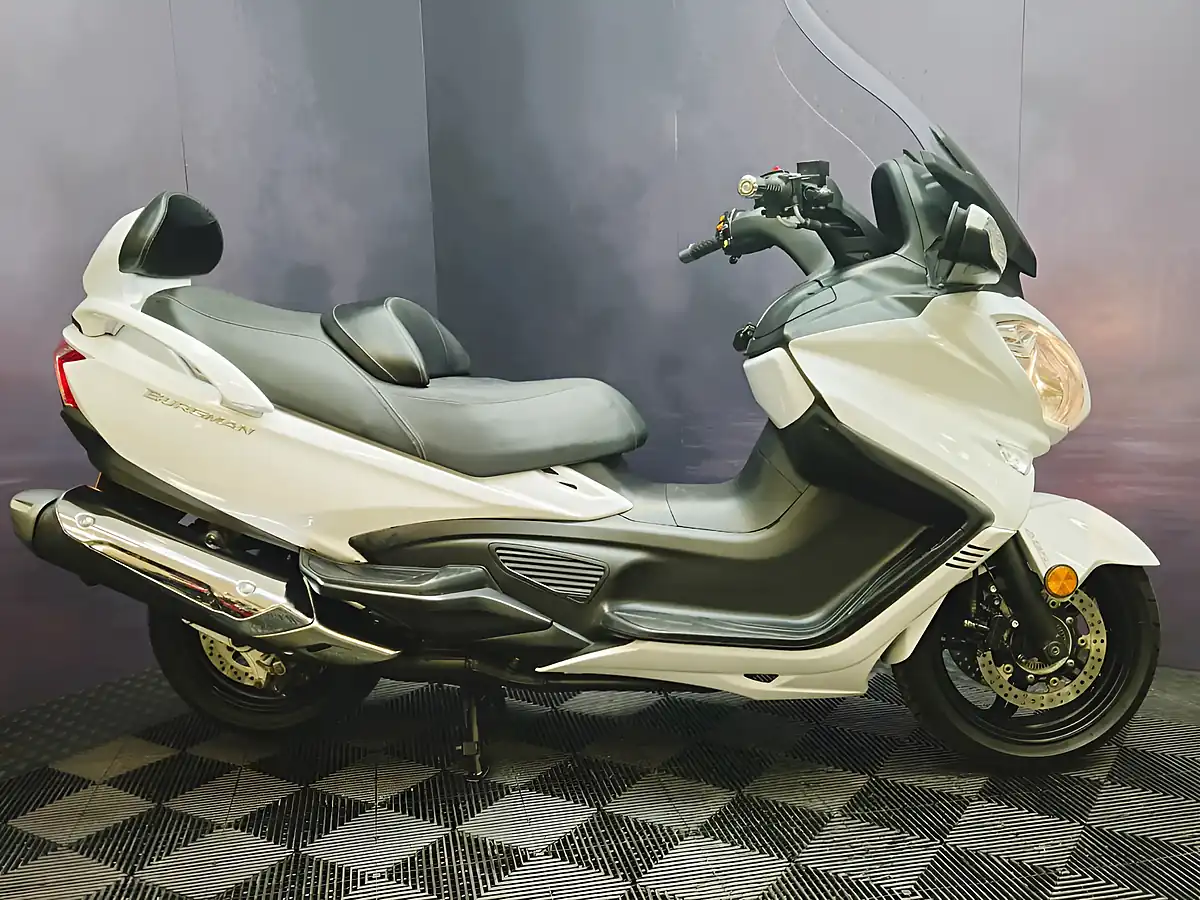 Used 2017 Suzuki Burgman an 650 Executive White - Interior and Exterior details 8