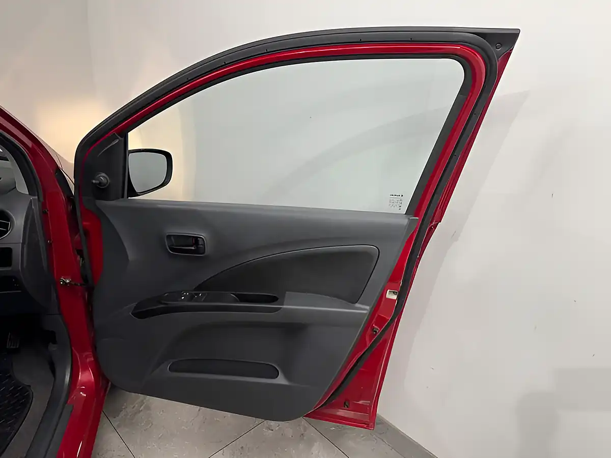 Used 2017 Suzuki Celerio SZ2 Red - Interior and Exterior details 12