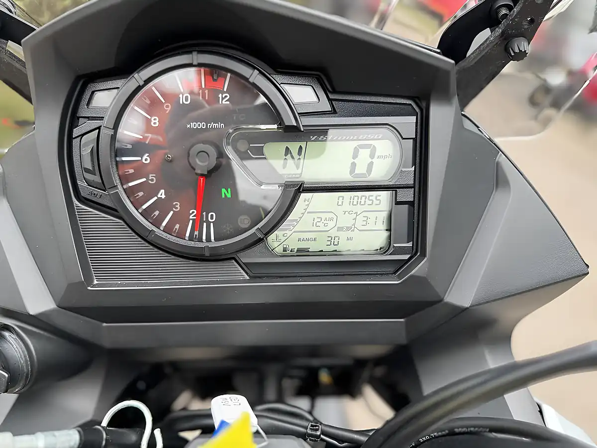 Used 2017 Suzuki Dl 650 X AL7 Yellow - Interior and Exterior details 10