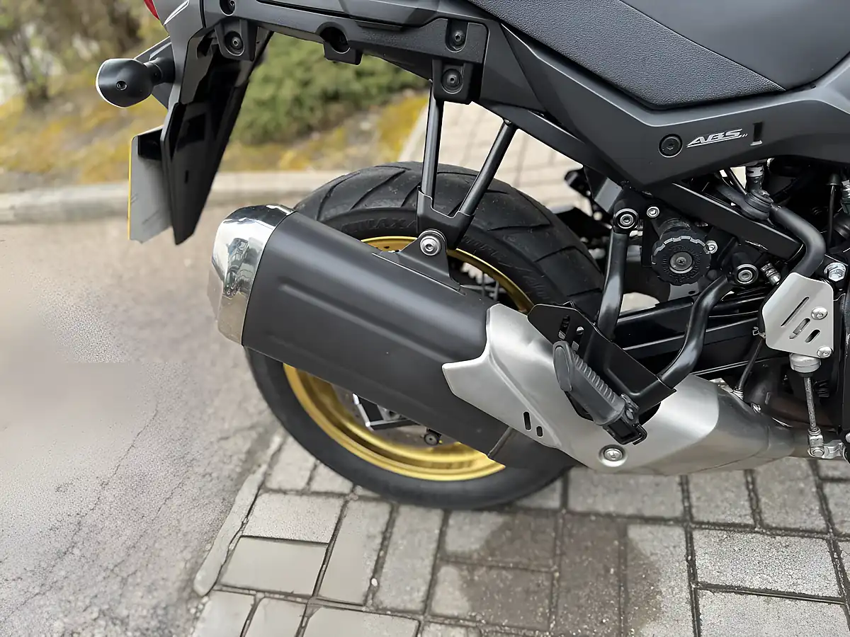 Used 2017 Suzuki Dl 650 X AL7 Yellow - Interior and Exterior details 14