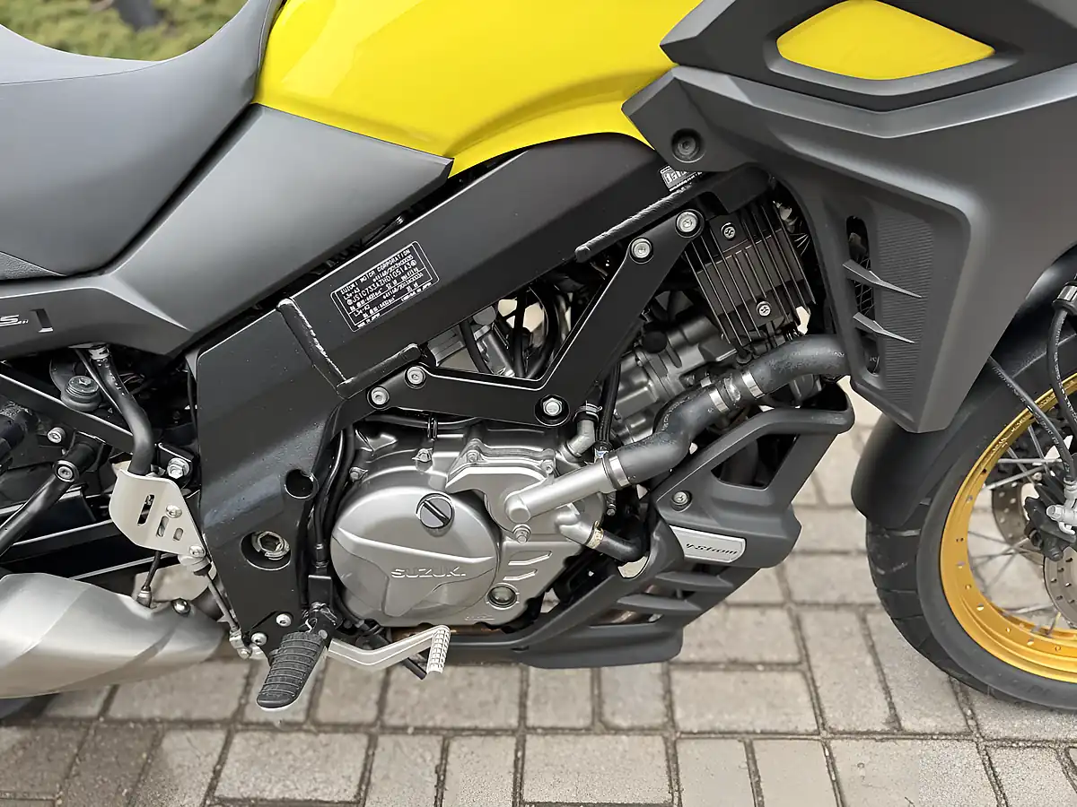 Used 2017 Suzuki Dl 650 X AL7 Yellow - Interior and Exterior details 15
