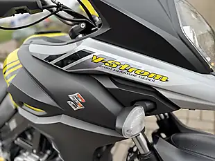 Used 2017 Suzuki Dl 650 X AL7 Yellow - Interior and Exterior details 16