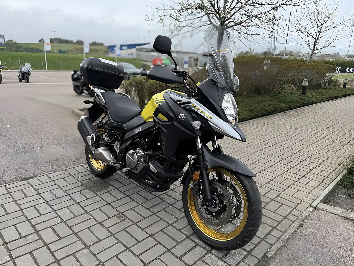 Used 2017 Suzuki Dl 650 X AL7 Yellow - Interior and Exterior details 3