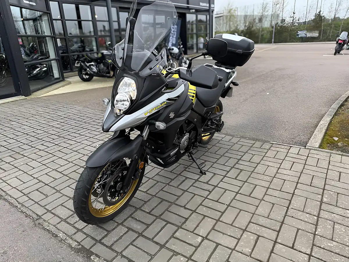 Used 2017 Suzuki Dl 650 X AL7 Yellow - Interior and Exterior details 5