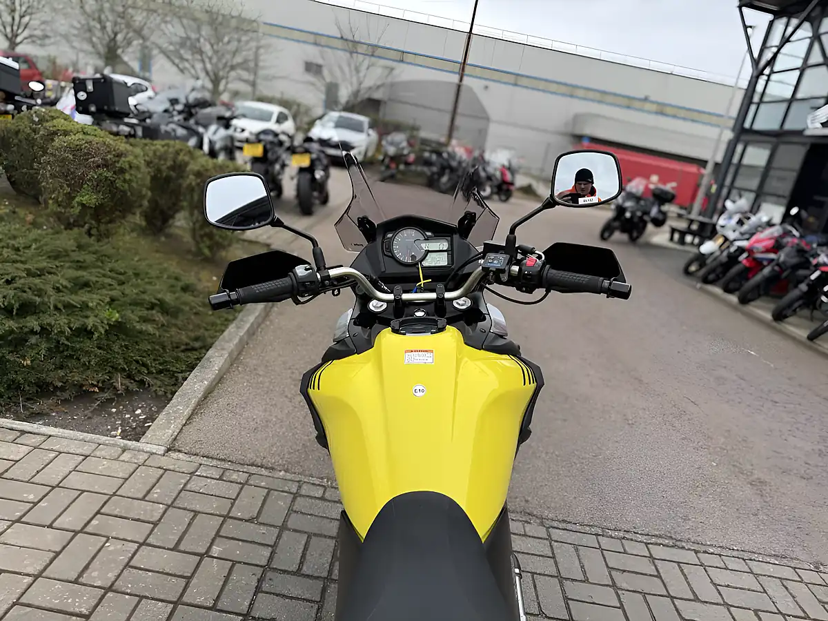 Used 2017 Suzuki Dl 650 X AL7 Yellow - Interior and Exterior details 9