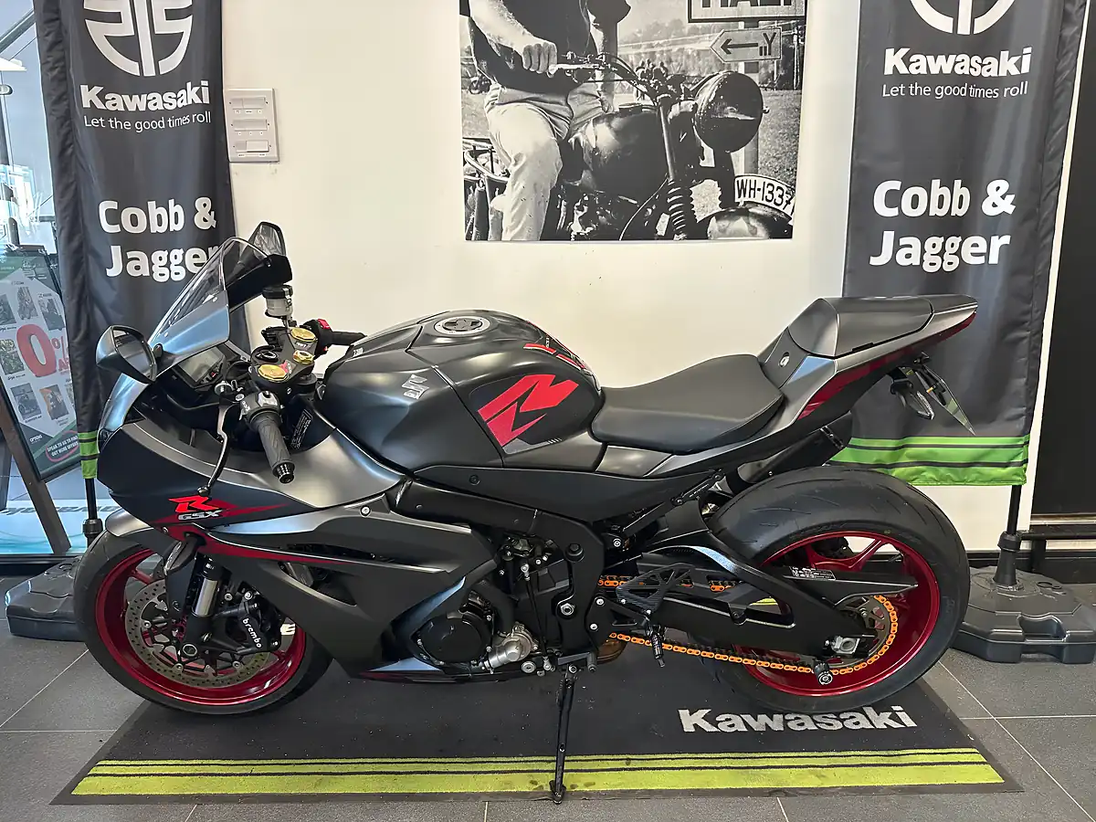 Used 2017 Suzuki Gsx-R 1000R Sports Black - Interior and Exterior details 11