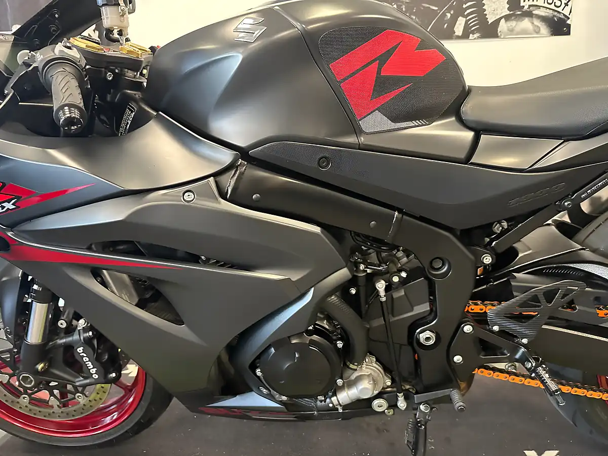 Used 2017 Suzuki Gsx-R 1000R Sports Black - Interior and Exterior details 15