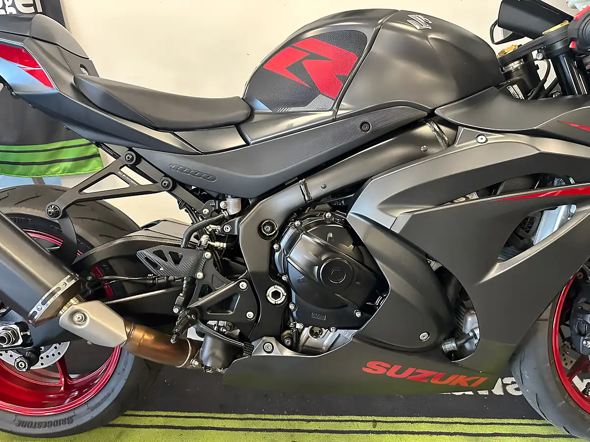 Used 2017 Suzuki Gsx-R 1000R Sports Black - Interior and Exterior details 5