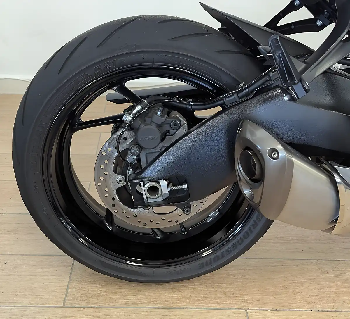 Used 2017 Suzuki GSX-S1000 Red - Interior and Exterior details 13