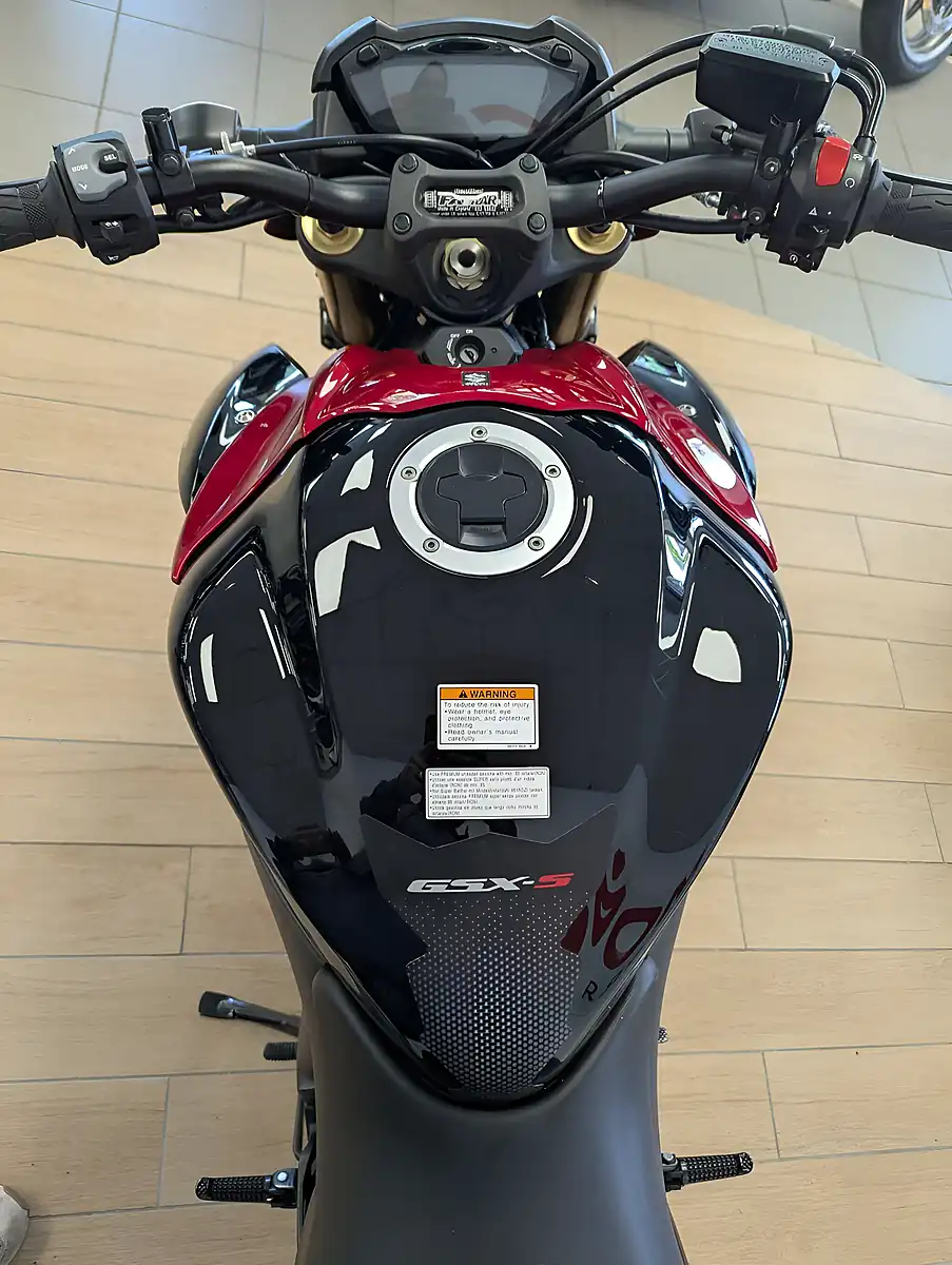 Used 2017 Suzuki GSX-S1000 Red - Interior and Exterior details 20