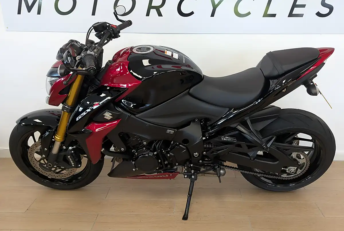 Used 2017 Suzuki GSX-S1000 Red - Interior and Exterior details 4