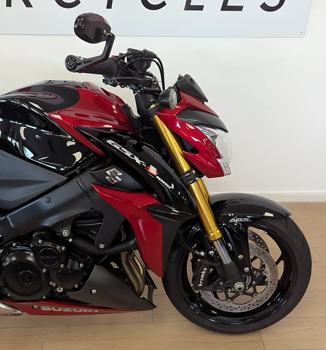 Used 2017 Suzuki GSX-S1000 Red - Interior and Exterior details 8