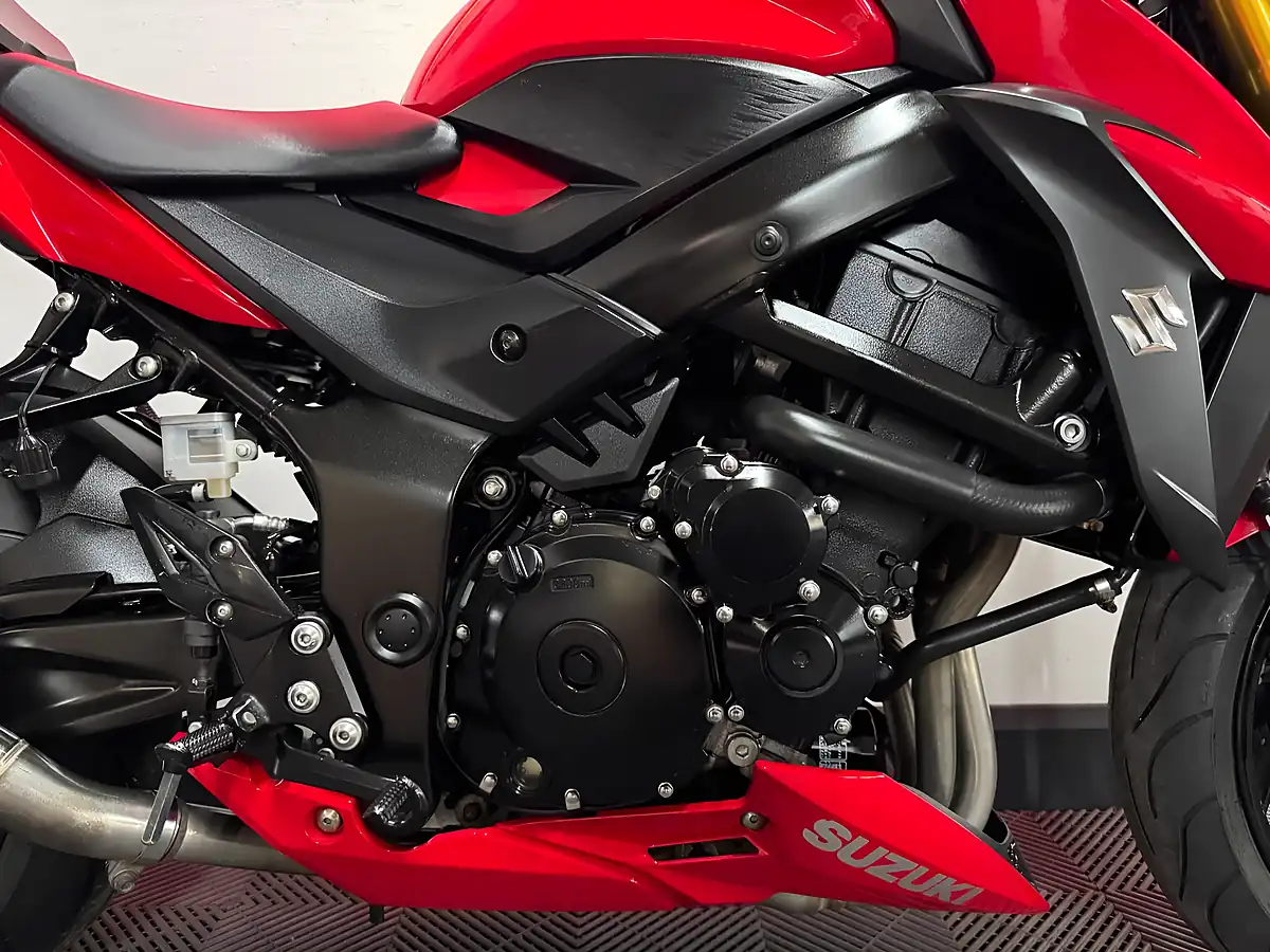 Used 2017 Suzuki GSX-S750 Naked Red - Interior and Exterior details 11