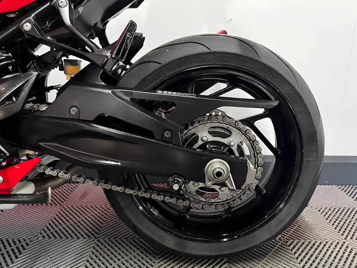 Used 2017 Suzuki GSX-S750 Naked Red - Interior and Exterior details 16