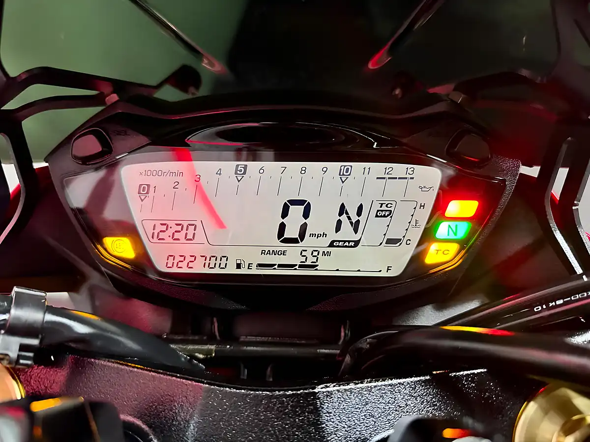Used 2017 Suzuki GSX-S750 Naked Red - Interior and Exterior details 18