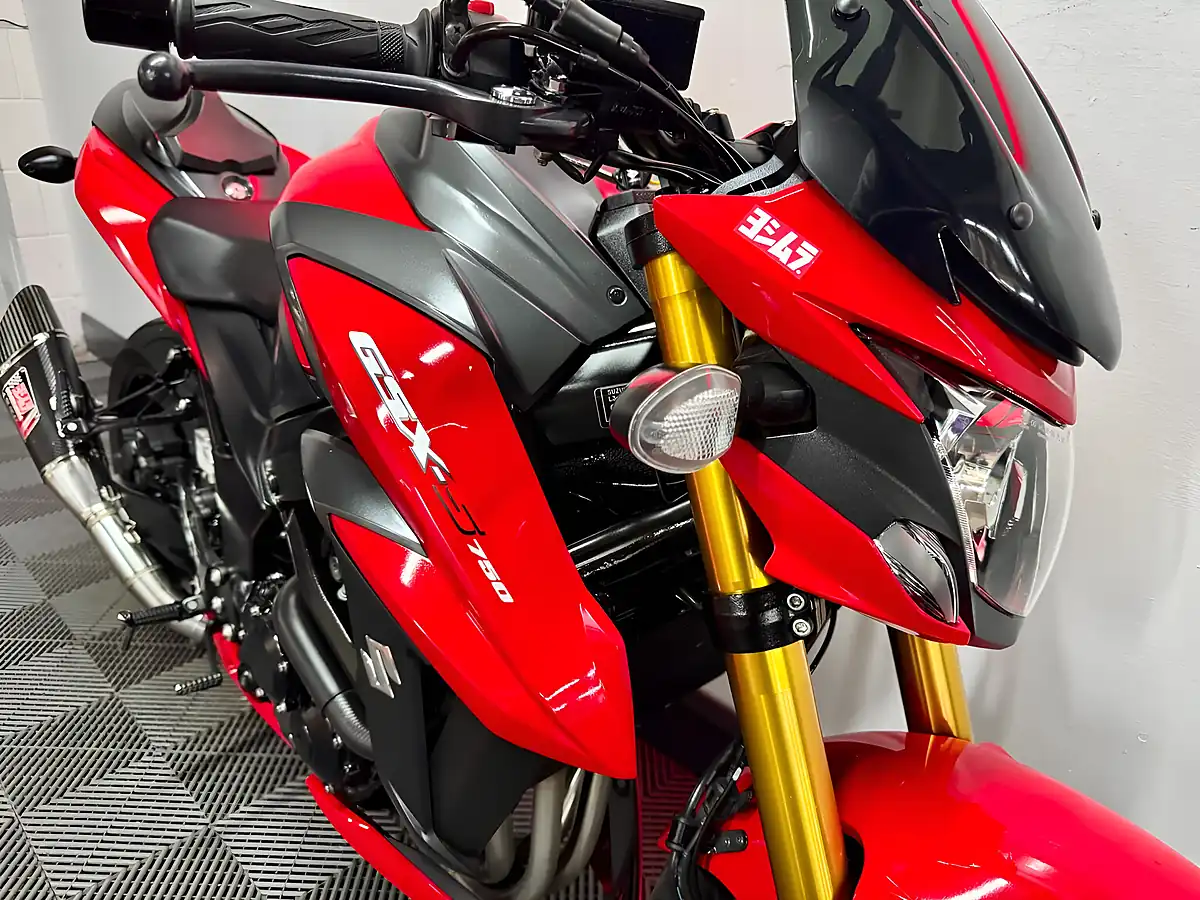 Used 2017 Suzuki GSX-S750 Naked Red - Interior and Exterior details 20