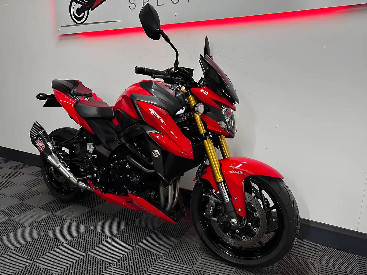 Used 2017 Suzuki GSX-S750 Naked Red - Interior and Exterior details 4