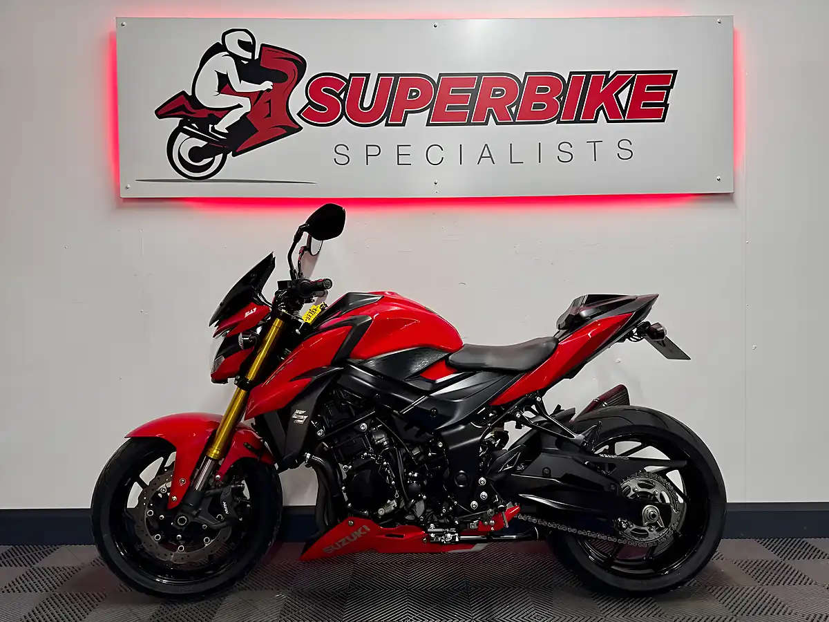 Used 2017 Suzuki GSX-S750 Naked Red - Interior and Exterior details 6