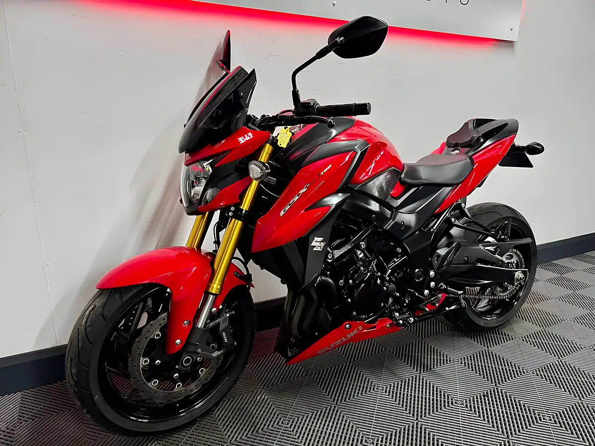Used 2017 Suzuki GSX-S750 Naked Red - Interior and Exterior details 7