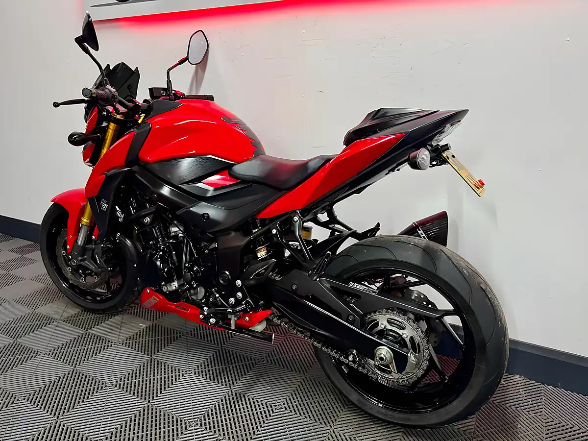 Used 2017 Suzuki GSX-S750 Naked Red - Interior and Exterior details 8