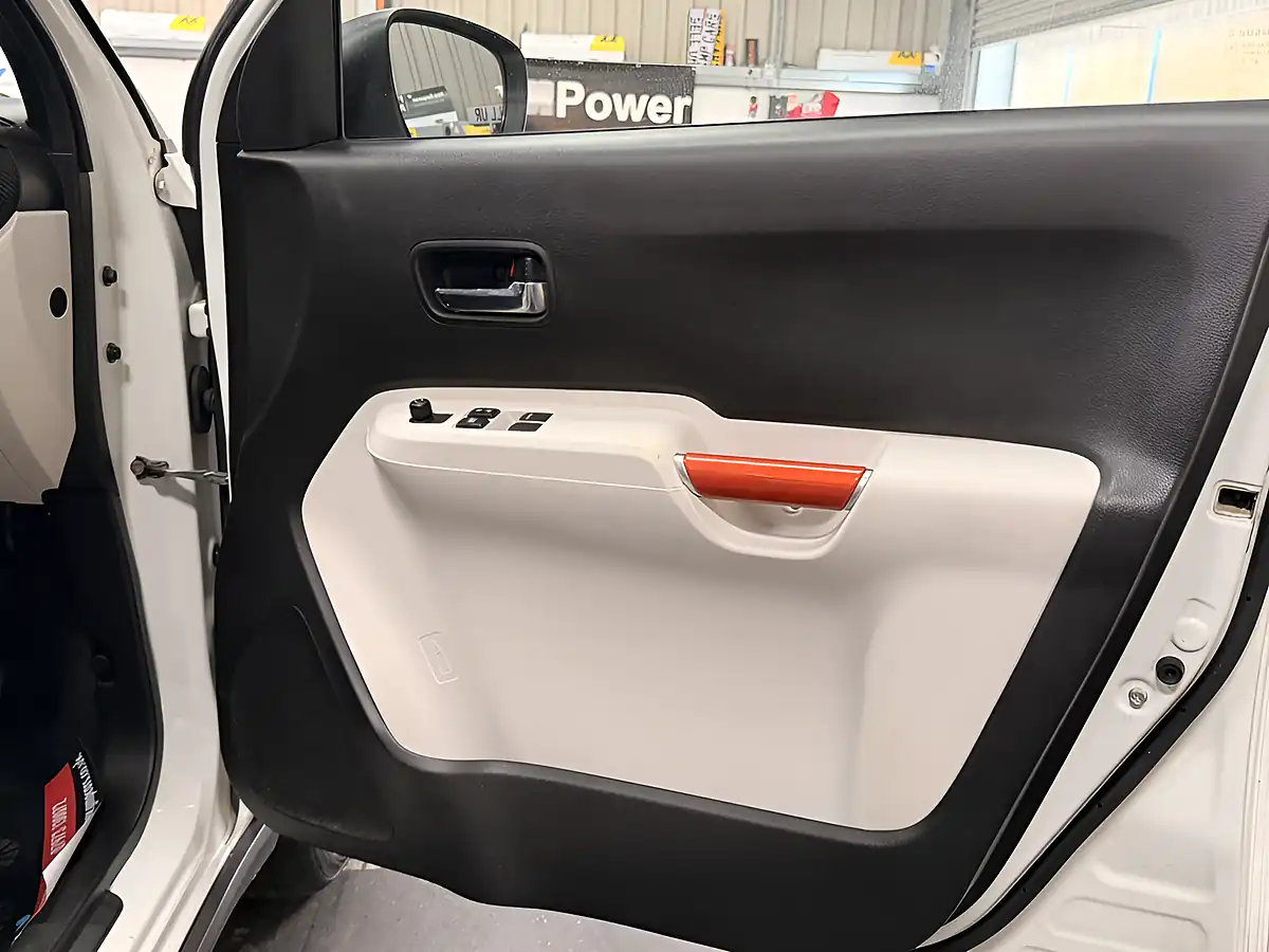 Used 2017 Suzuki Ignis Sz-T Pearl White Metallic - Interior and Exterior details 16