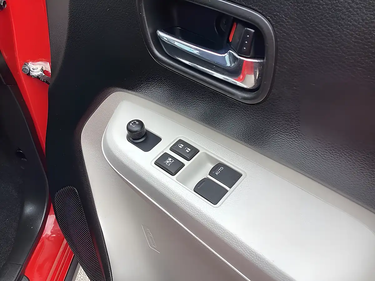 Used 2017 Suzuki Ignis Sz-T Red - Interior and Exterior details 14