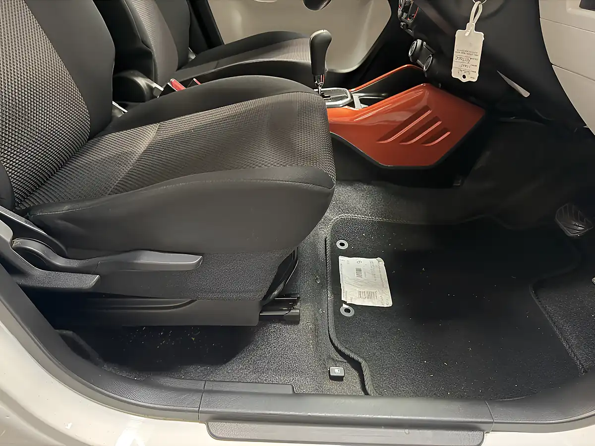 Used 2017 Suzuki Ignis Sz-T White Pearl - Interior and Exterior details 12