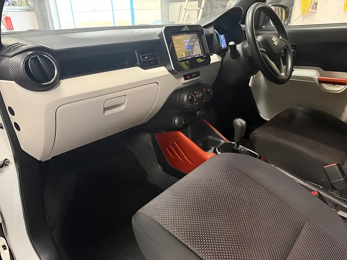 Used 2017 Suzuki Ignis Sz-T White Pearl - Interior and Exterior details 16