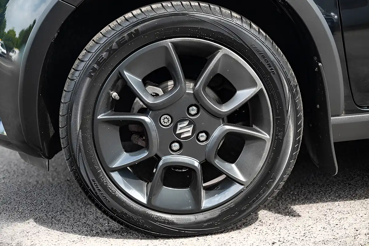 Used 2017 Suzuki Ignis SZ5 Allgrip Super Black Pearl - Interior and Exterior details 12