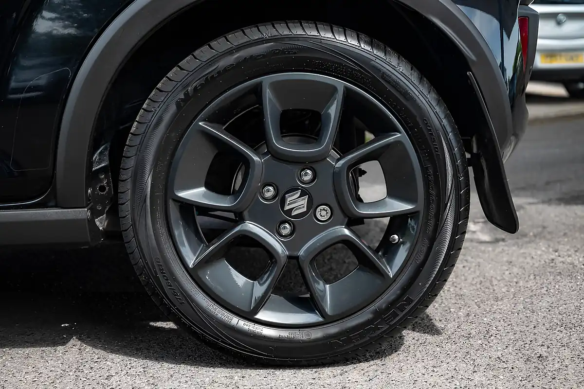 Used 2017 Suzuki Ignis SZ5 Allgrip Super Black Pearl - Interior and Exterior details 13