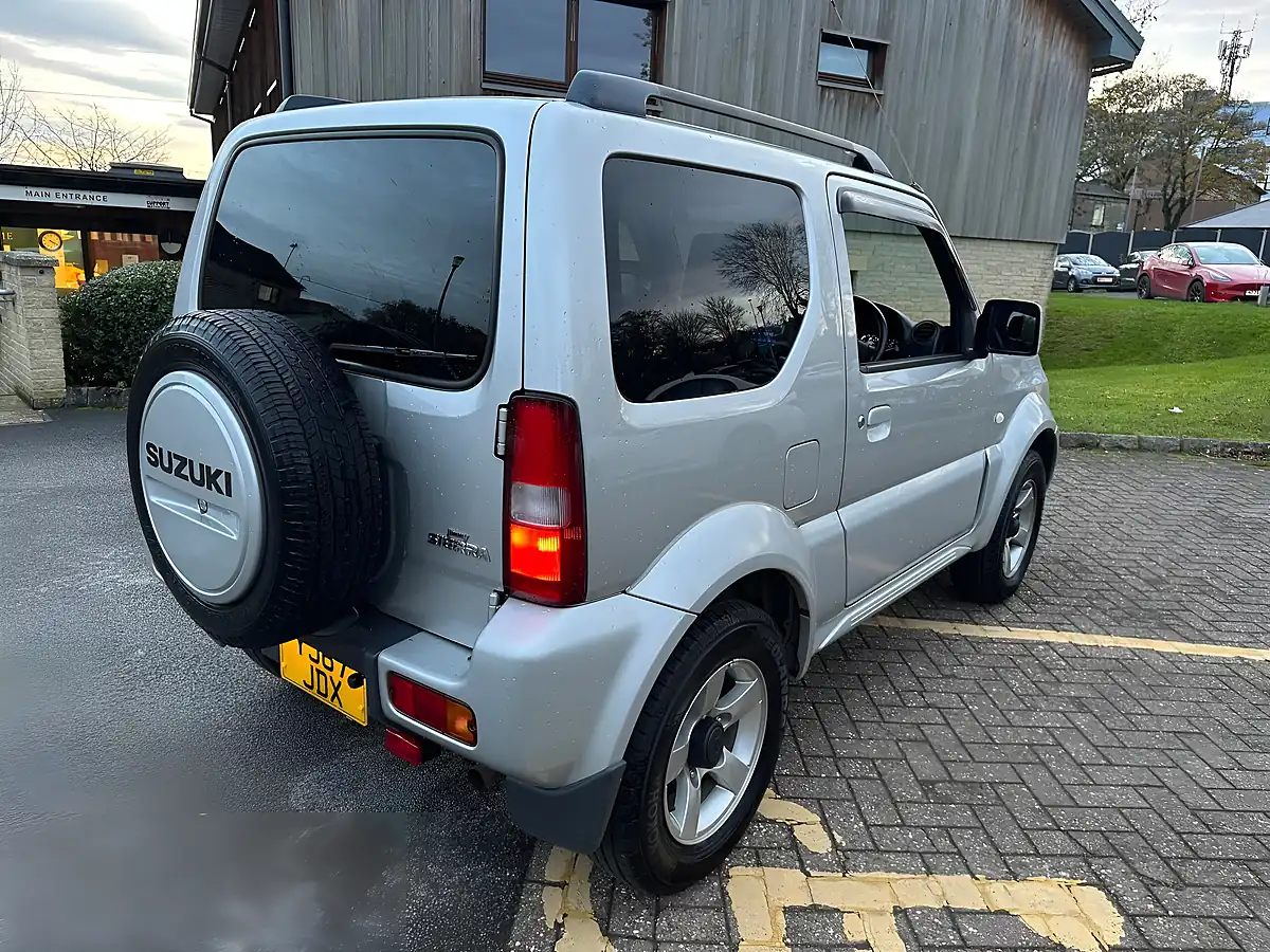 Used 2017 Suzuki Jimny Silver - Interior and Exterior details 13