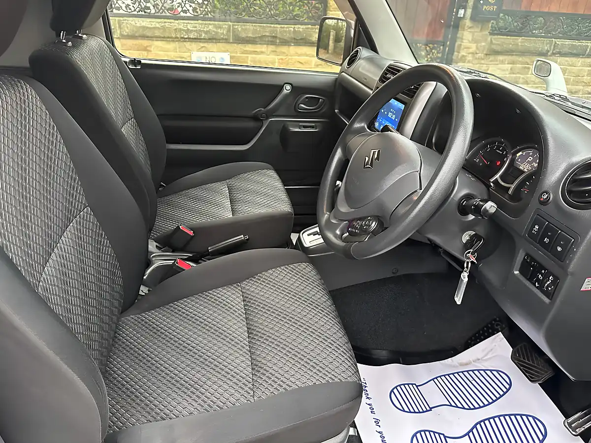 Used 2017 Suzuki Jimny Silver - Interior and Exterior details 20