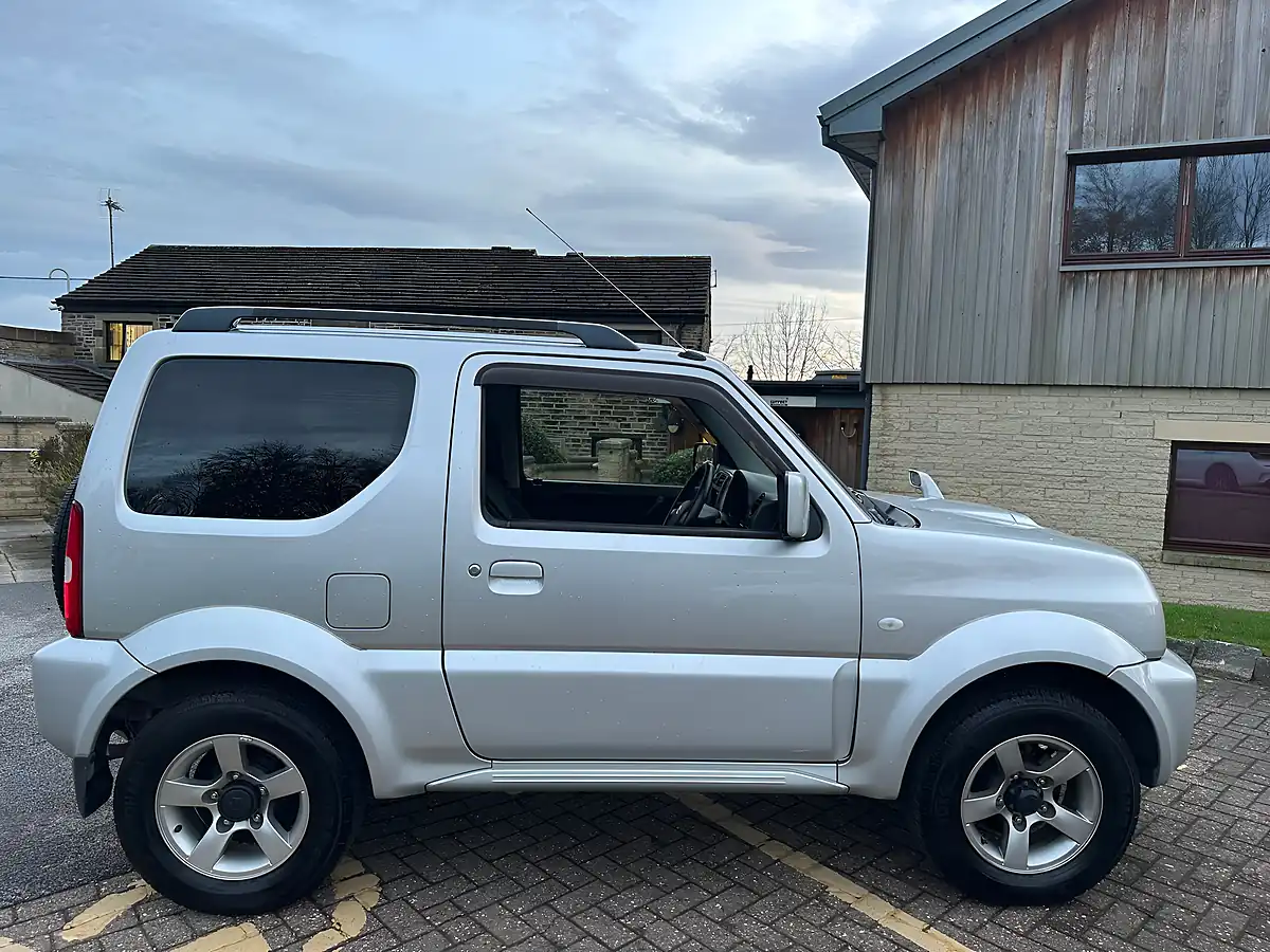 Used 2017 Suzuki Jimny Silver - Interior and Exterior details 3