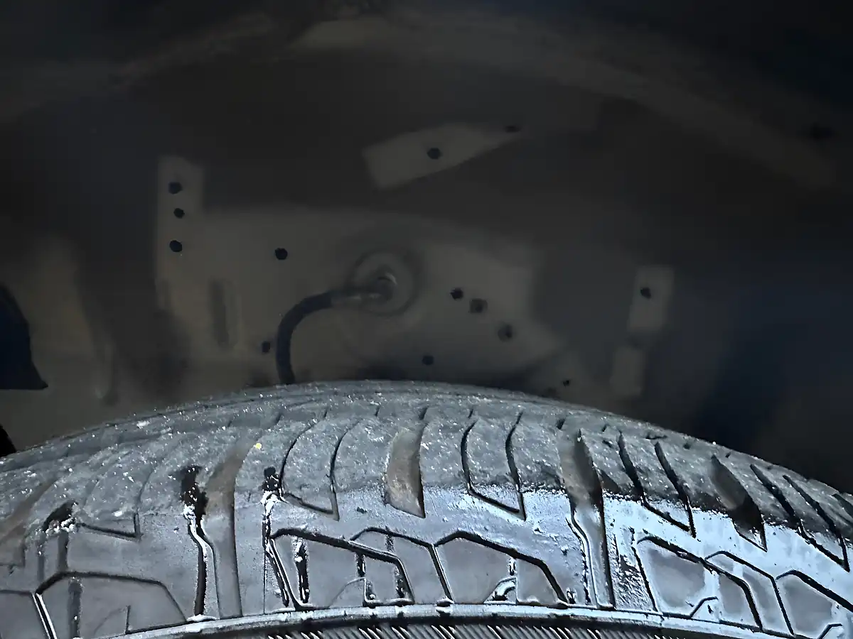 Used 2017 Suzuki Jimny Silver - Interior and Exterior details 8