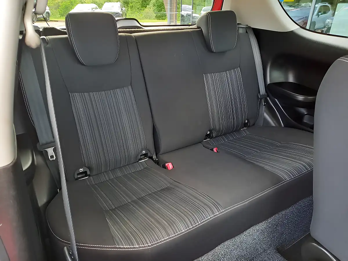 Used 2017 Suzuki Swift Sz-L [nav] Red - Interior and Exterior details 10
