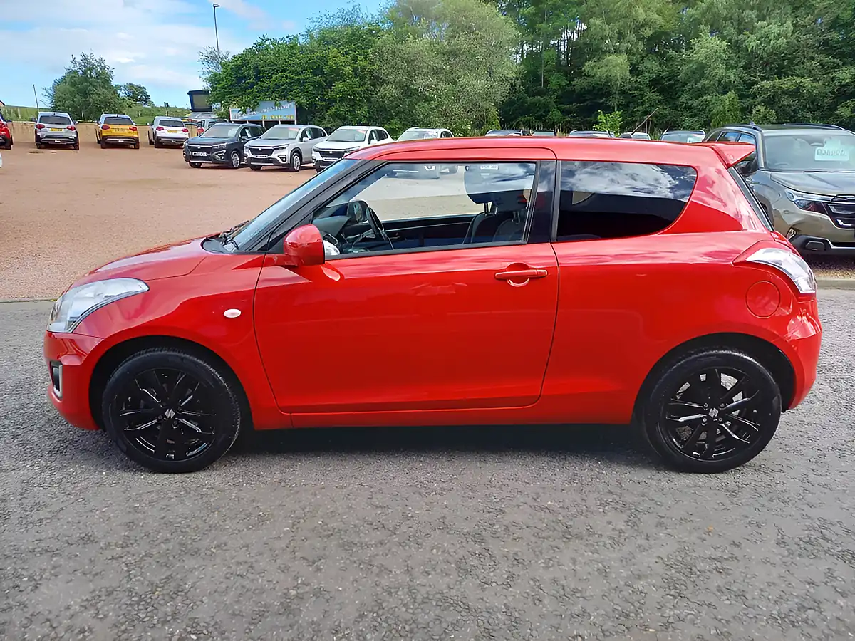 Used 2017 Suzuki Swift Sz-L [nav] Red - Interior and Exterior details 4