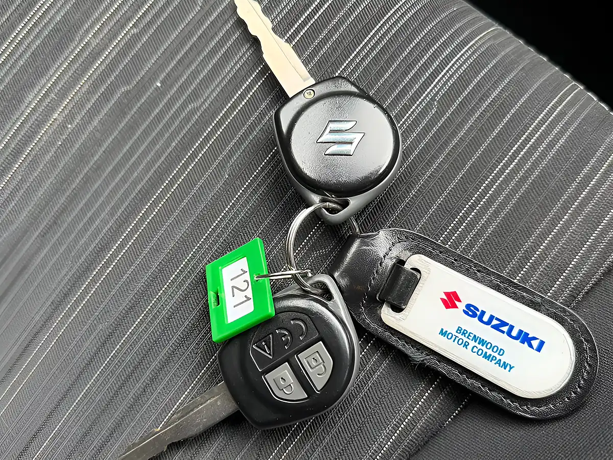 Used 2017 Suzuki Swift Sz-L White - Interior and Exterior details 20