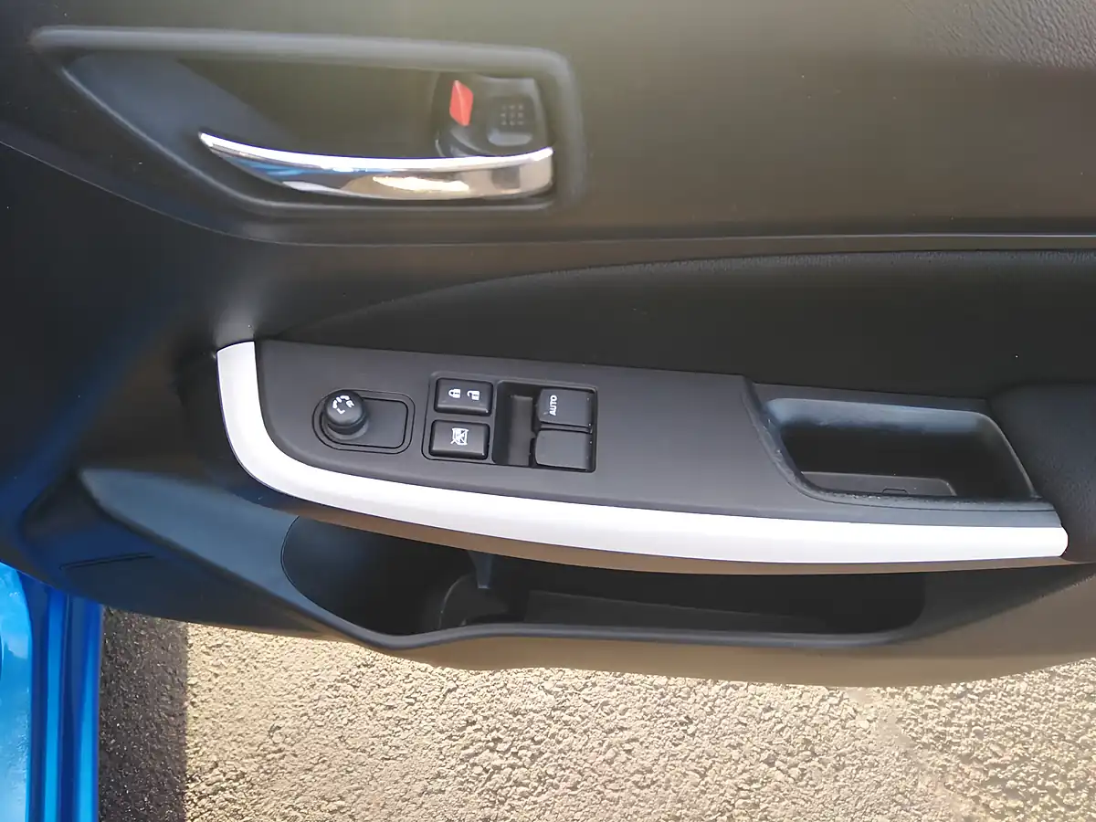 Used 2017 Suzuki Swift Sz-T Blue - Interior and Exterior details 18