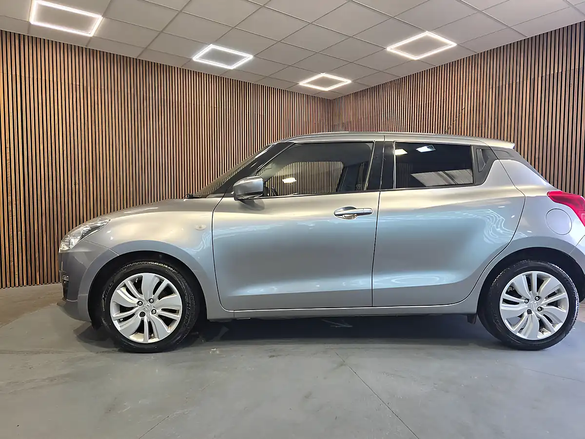Used 2017 Suzuki Swift Sz-T Silver - Interior and Exterior details 6