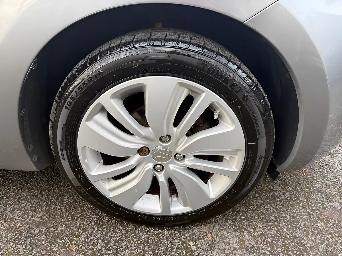 Used 2017 Suzuki Swift Sz-T Silver - Interior and Exterior details 10