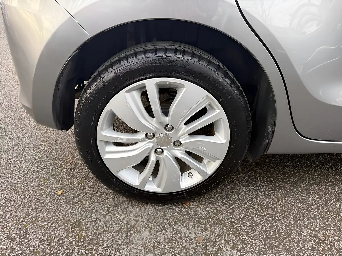 Used 2017 Suzuki Swift Sz-T Silver - Interior and Exterior details 9