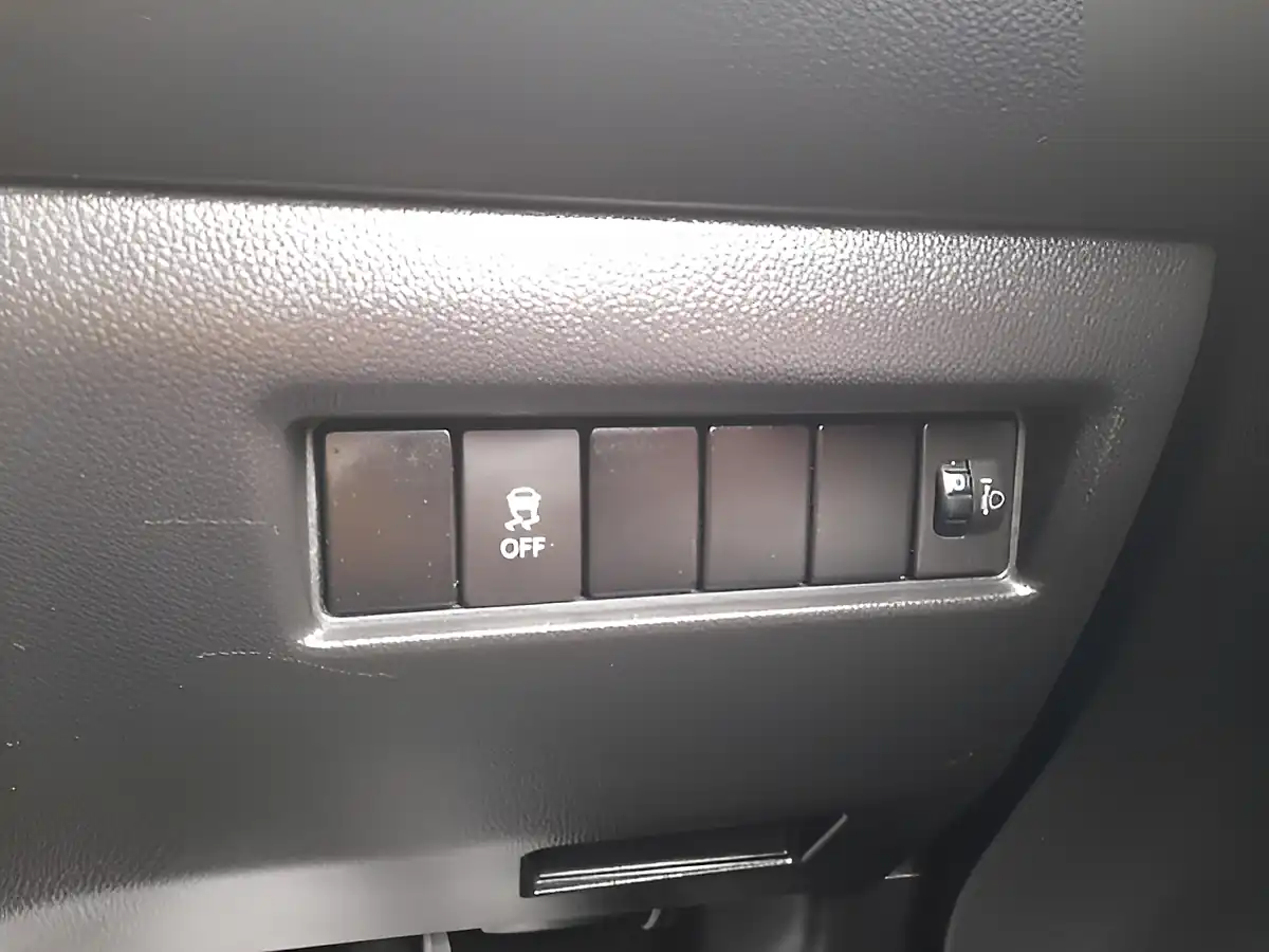 Used 2017 Suzuki Swift SZ3 Grey - Interior and Exterior details 17