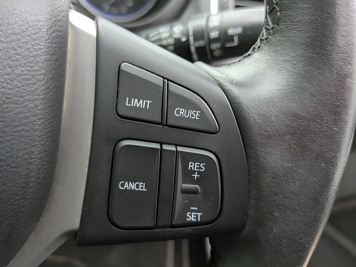 Used 2017 Suzuki SX4 S-Cross Sz-T Blue - Interior and Exterior details 14