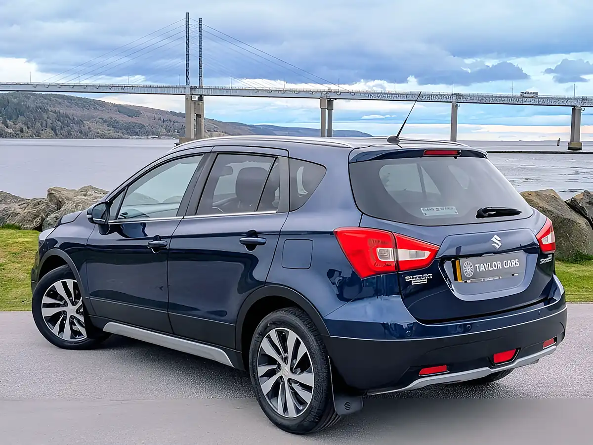 Used 2017 Suzuki SX4 S-Cross Sz-T Blue - Interior and Exterior details 7