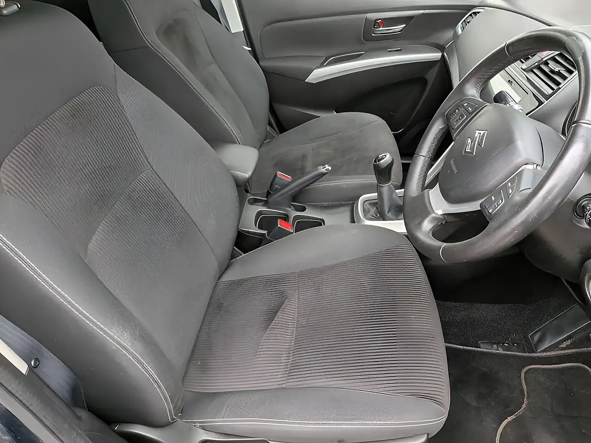 Used 2017 Suzuki SX4 S-Cross Sz-T Blue - Interior and Exterior details 9