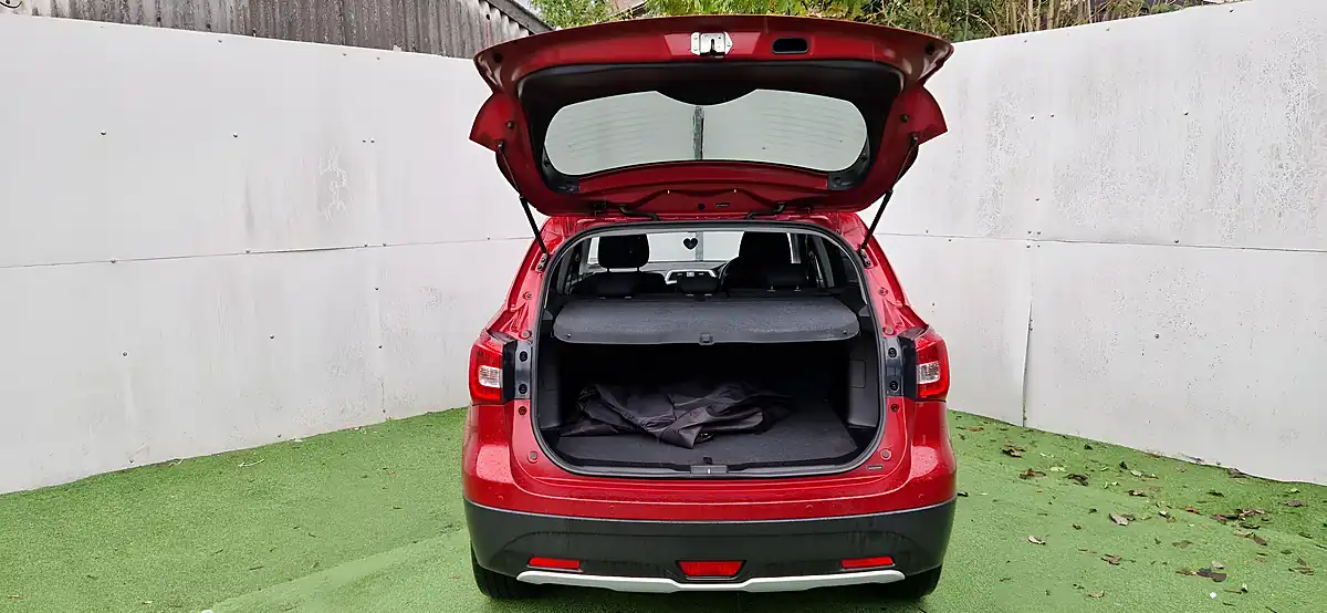 Used 2017 Suzuki Sx4 S-Cross Sz-T Red - Interior and Exterior details 11